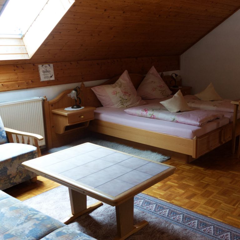 Schlafzimmer mit Wohnbereich